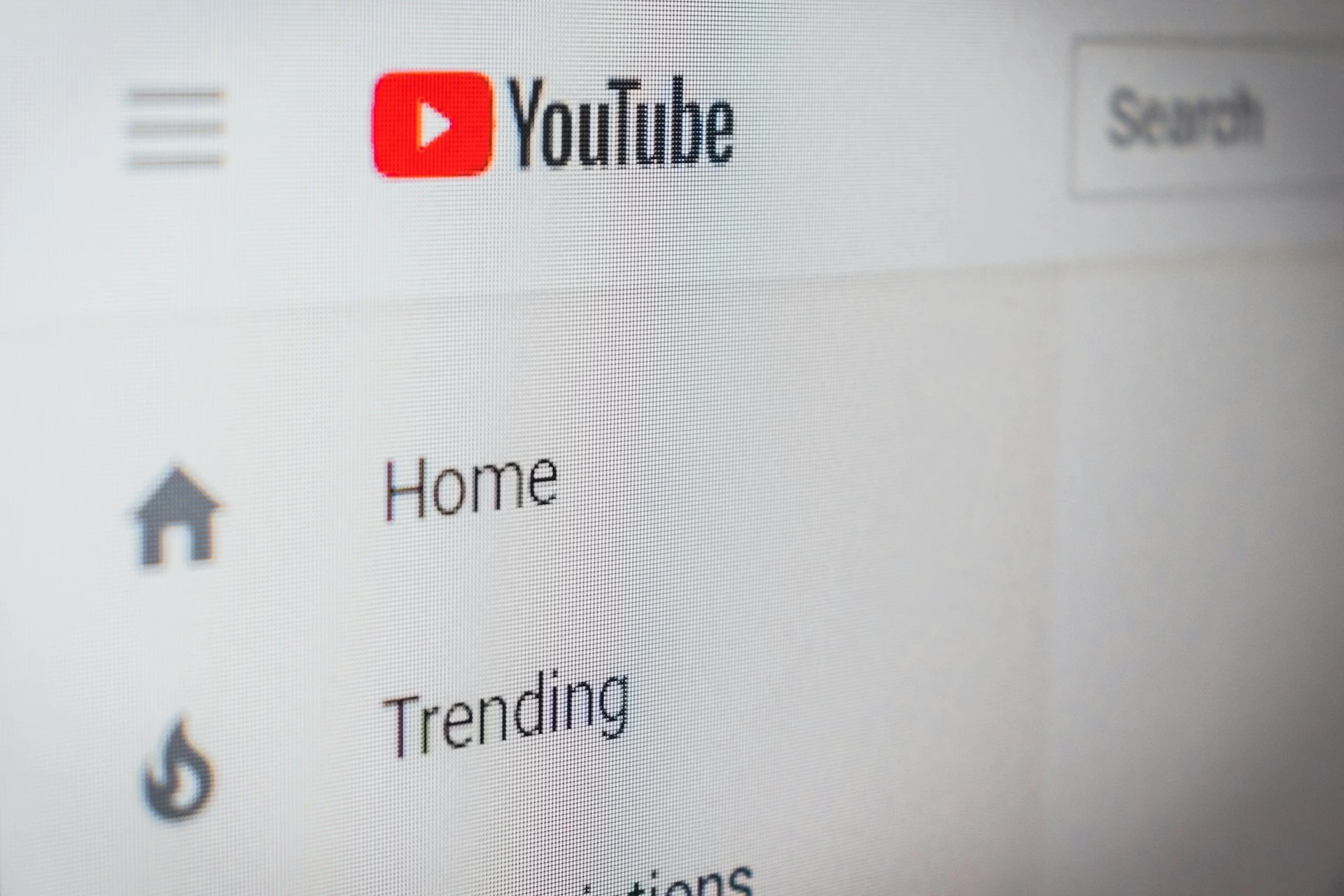 Oroszország Bírságot Szab Ki a Google-re a YouTube-on Megjelent Katonai Megadásról Szóló Tartalom Miatt