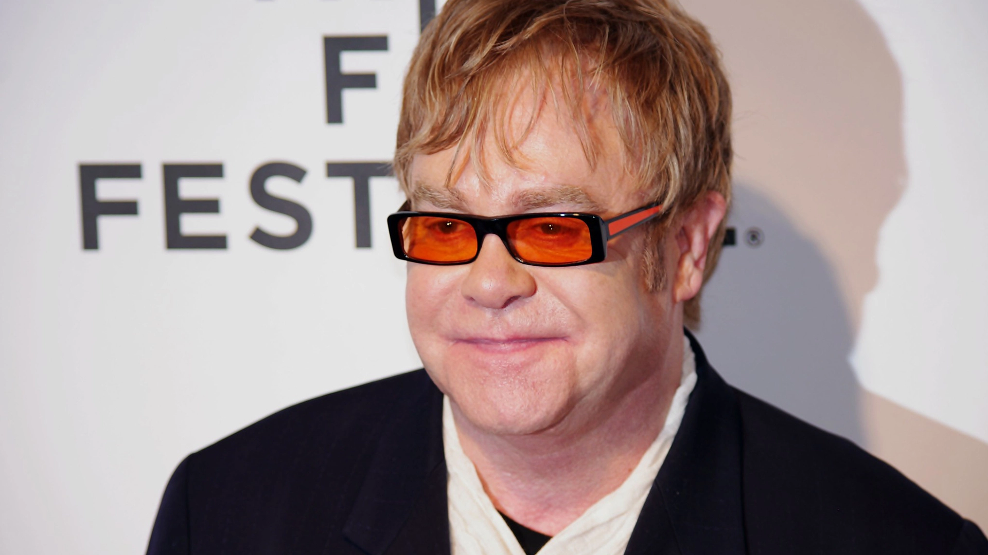 Több művész, köztük Elton John is, elítéli az Egyesült Királyság mesterséges intelligencia szerzői jogi terveit